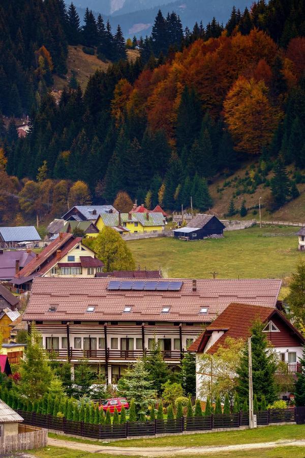 Готель Casa Muntelui Фундата Екстер'єр фото