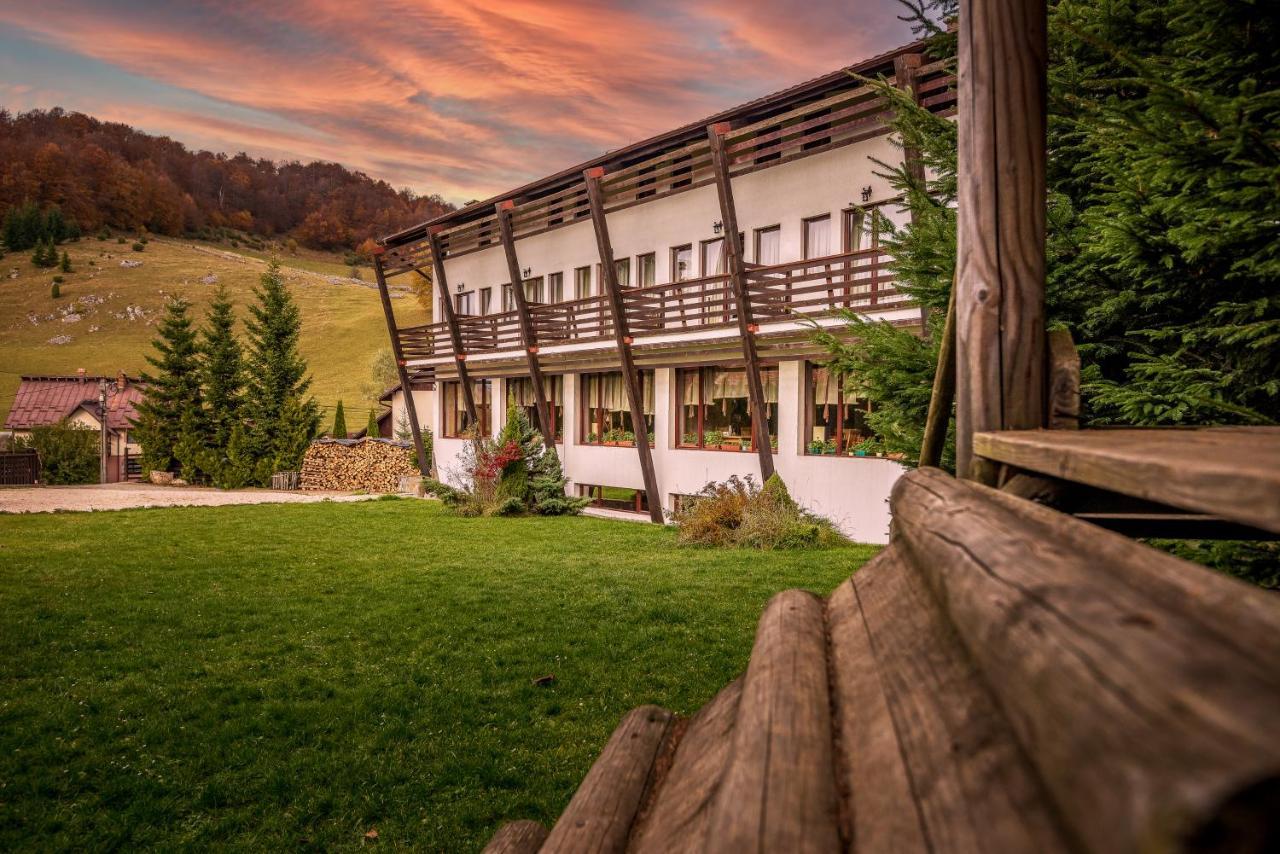 Готель Casa Muntelui Фундата Екстер'єр фото